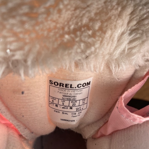 Toddler Sorel’s Winter Boots Size 6 - Picture 3 of 3